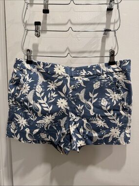 LOFT Light Blue and Cream Floral Bird Print Shorts, ruffle detail pockets. Size8